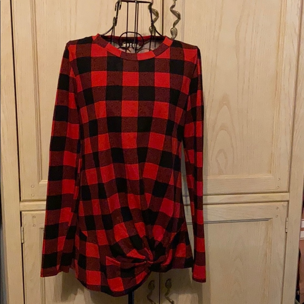 E Luna‎ black/red check top